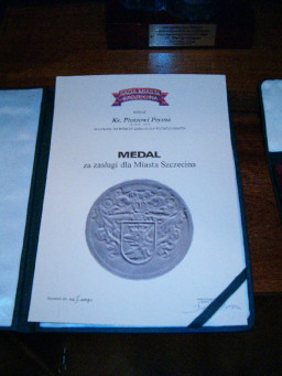 Dyplom przyznania Medalu  /fot.: S. Zyga / 