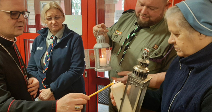 Betlejemskie Światło Pokoju w szczecińskiej Kurii