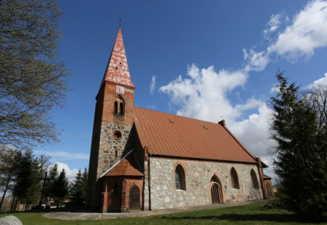 Długie Kościół parafialny pw św. Anny