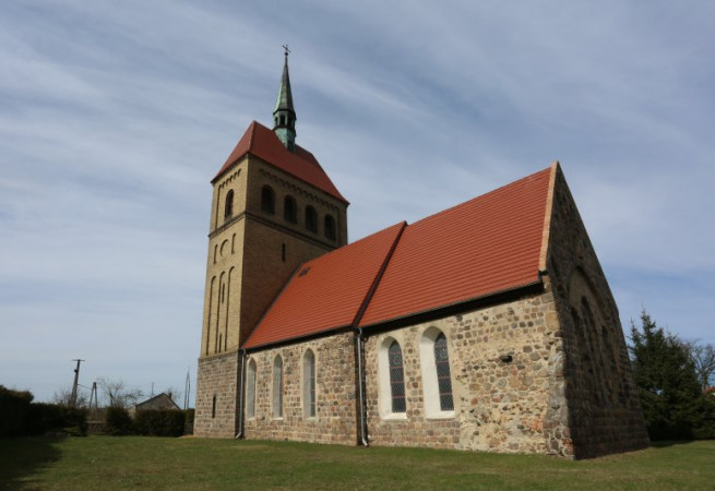 Stare Objezierze Kościół filialny pw Narodzenia NMP