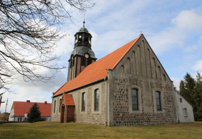 Nowogródek Pomorski Kościół parafialny pw MB Królowej Polski