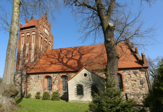 Pęzino Kościół parafialny pw Wniebowzięcia NMP