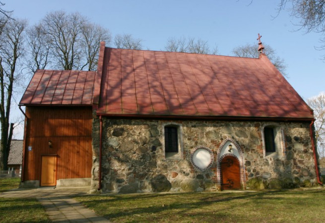Białuń Kościół filialny pw św. Michała Archanioła i Świętej Rodziny